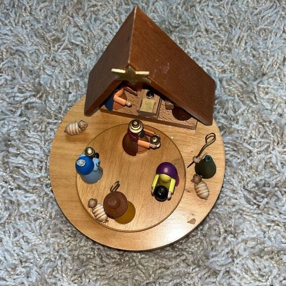 ERZGEBIRGE CHRISTMAS NATIVITY German Music Box European Plays Silent Night - Picture 3 of 16